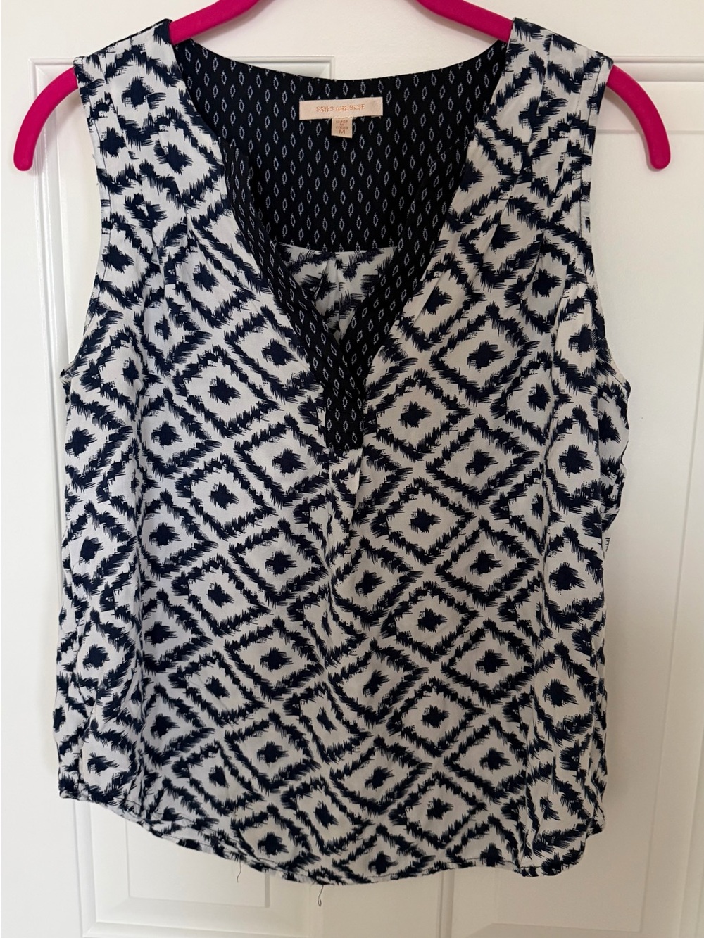 Skies Are Blue Navy & White Geometric V-Neck Sleeveless Blouse